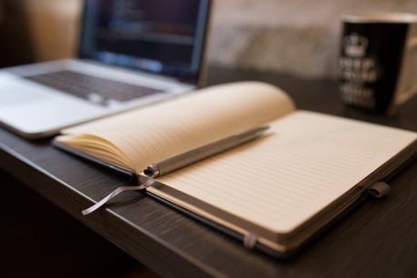 notebook laptop blogging