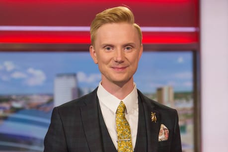 #GIForecast and selfie-style updates: reporting weather with mobile journalism