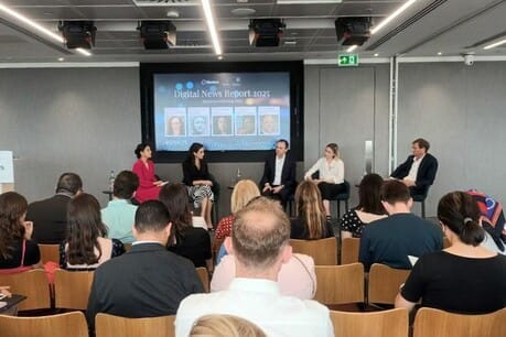 Digital News Report 2025: legacy publishers bet big on AI, subscriptions and transparency