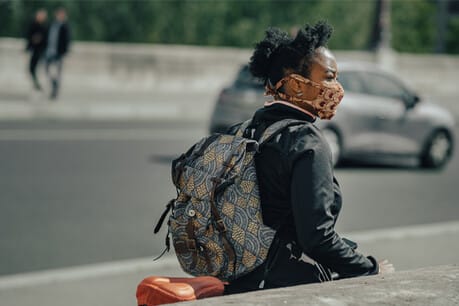 Give voice to 'more doctors and nurses, fewer politicians and pundits' if you want audiences to trust your covid-19 coverage