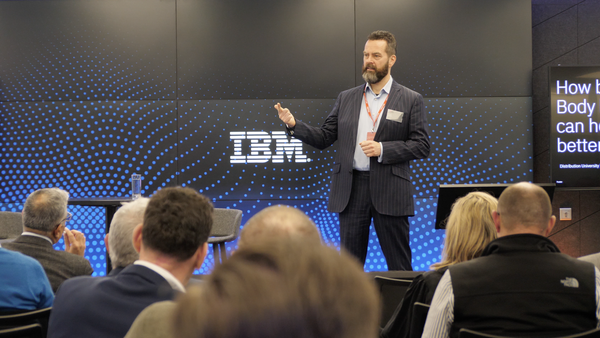 Public speaking for journalists: Expert tips to boost your stage presence